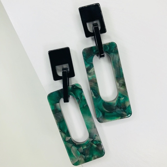 CLOSET REHAB Jewelry - Rectangle Link Drops in Dark Green